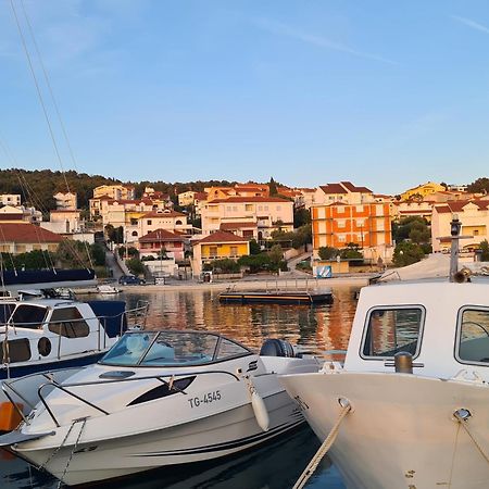 Modern Apartment Near The Sea-Mise Trogir Bagian luar foto