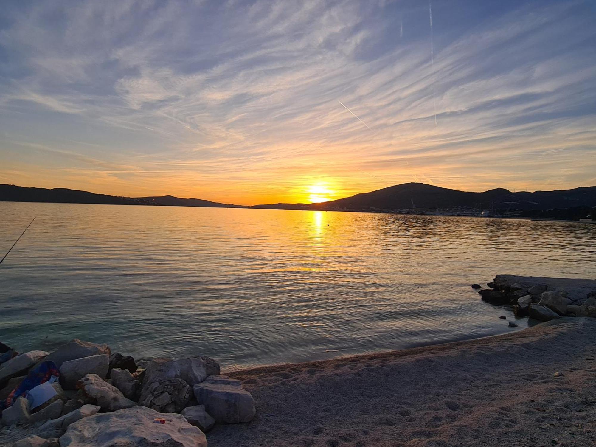 Modern Apartment Near The Sea-Mise Trogir Bagian luar foto